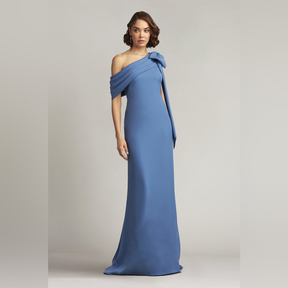 CASSIA BOW-SHOULDER CREPE GOWN - Picture 2 of 3